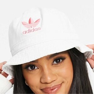Adidas Bucket Hat Embroidered W/Pink Adidas Badge Sweatband Wick Tech. Soft Hat